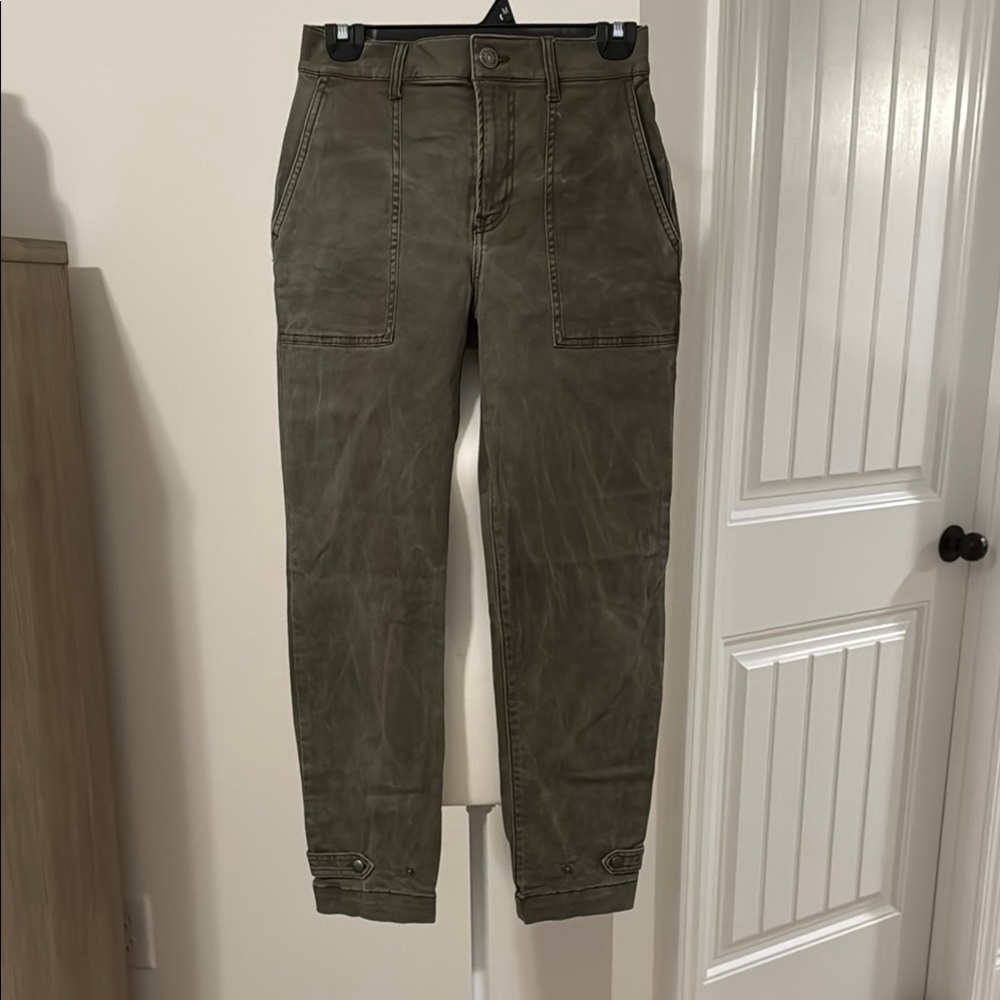 Woman’s Olive Cargo Pants